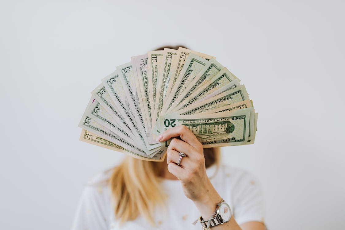 Quer começar a investir? Veja como as mulheres estão dominando o mercado financeiro